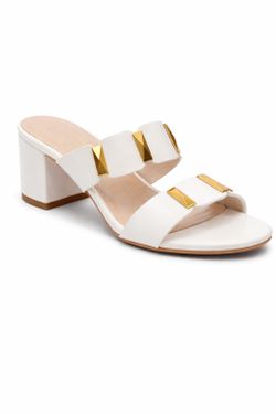 Sandale blanche sans talon avec détails dorés