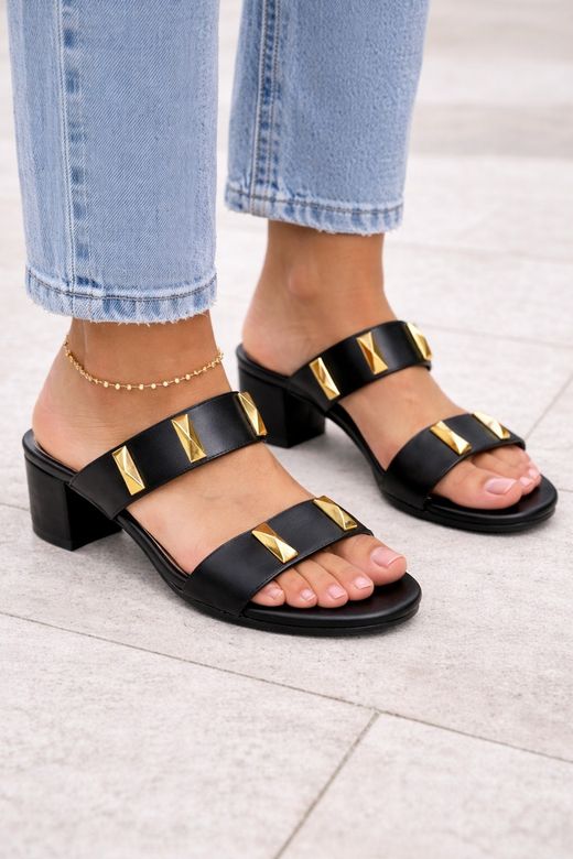 Sandale sans talon avec détails dorés, noire