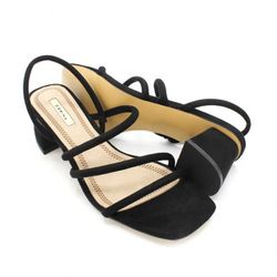 Sandalia Oria Con Tacón Cuadrado Negro marca Corina REF M3295