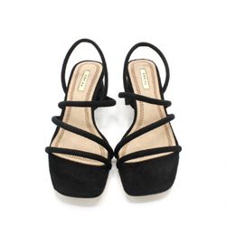 Sandalia Oria Con Tacón Cuadrado Negro marca Corina REF M3295