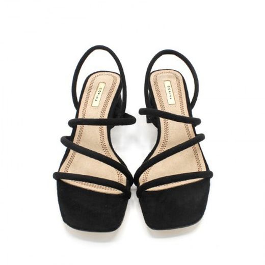 Sandalia Oria Con Tacón Cuadrado Negro marca Corina REF M3295