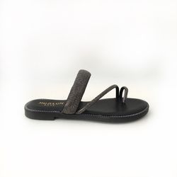 Sandalia Plana de Dedo con Pedrería de Brillo Negro