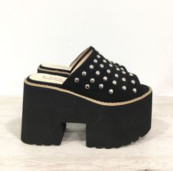 Sandalia Plataforma Tachuelas Negro
