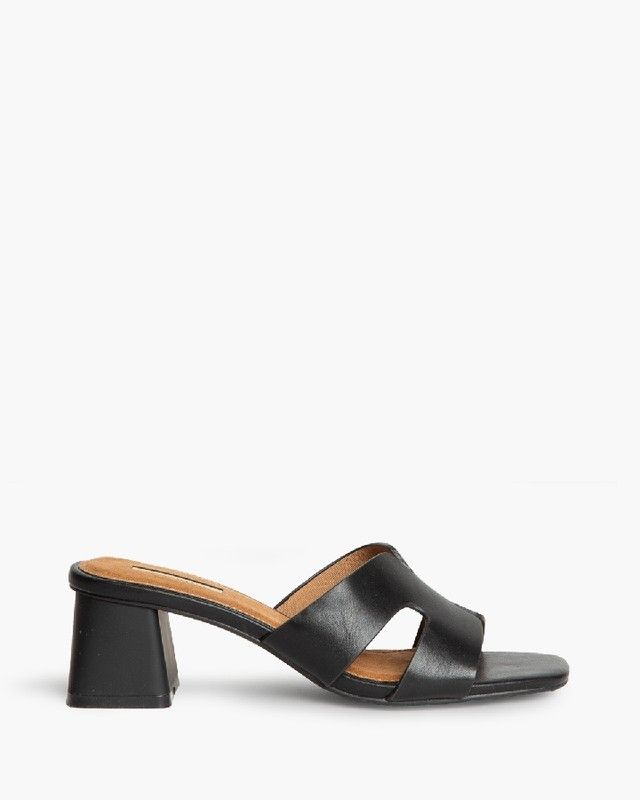 Sandalia Tipo Hermès Negro marca Corina REF M5370