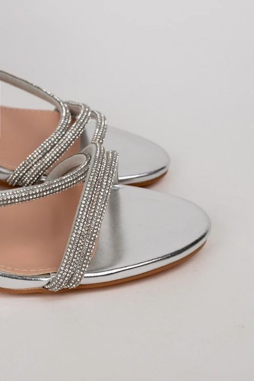 Sandalias Plateadas Con Tiras de Strass y Tacón Ancho Elegante