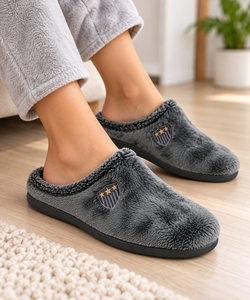 Pantoufles pour homme marron avec écusson