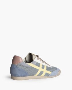 Sneakers blu traforate retrò del marchio Corina REF M6035