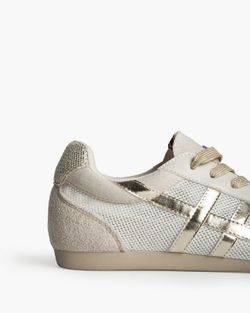 Sneakers retrò con ritagli in platino del marchio Corina REF M6035