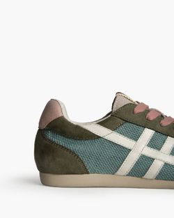 Baskets rétro vertes perforées de Corina REF M6035