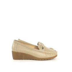 Zapato Cerrado Mujer Con Cuña Beige