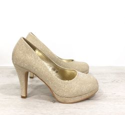 Zapato Con Tacón Cerrado Dorado