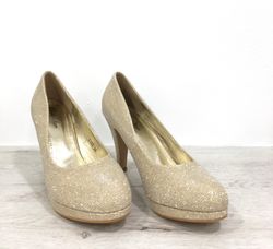 Zapato Con Tacón Cerrado Dorado