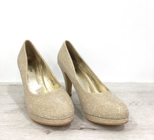 Zapato Con Tacón Cerrado Dorado