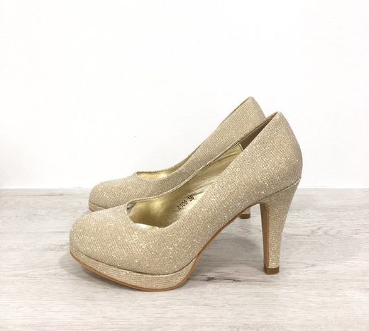 Zapato Con Tacón Cerrado Dorado