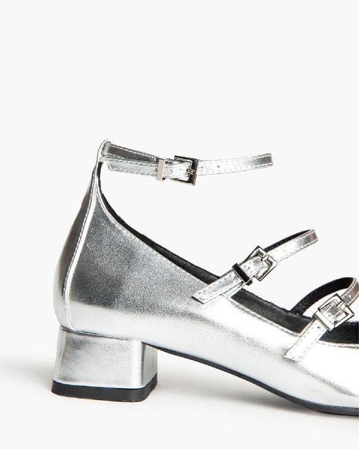 Zapato Mary Jeane Con Tacón Cuadrado Plateado marca Corina M4665