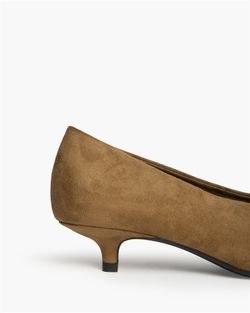 Zapato Salón con Tacón Fino Camel marca Corina REF. M6695