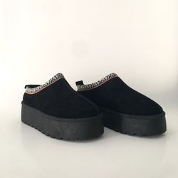 Zueco Destalonado Con Pelo y Plataforma Negro