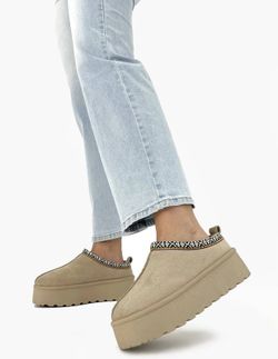 Zueco Destalonado Con Pelo y Plataforma Taupe