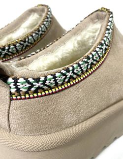 Zueco Destalonado Con Pelo y Plataforma Taupe