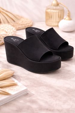 Tamanco de plataforma preto aberto